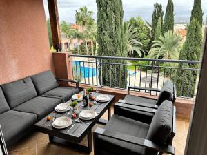 Ảnh trong thư viện ảnh của Large apartment in an idyllic complex, ocean view ở Mandria