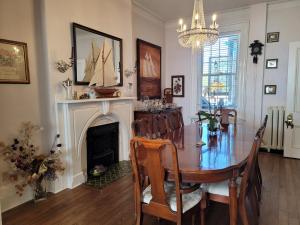 Un televizor și/sau centru de divertisment la The Scotsman Inn