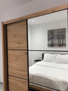 Ένα ή περισσότερα κρεβάτια σε δωμάτιο στο Elysion +13 φωτογραφίες