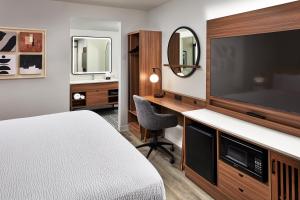 TV/trung tâm giải trí tại La Quinta by Wyndham Thousand Oaks-Newbury Park