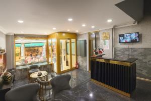 a restaurant with a bar with chairs and a table at Grand Sezgin Hotel in Istanbul