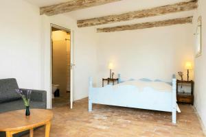 Giường trong phòng chung tại Authentic Country Stay At A Farm Guesthouse