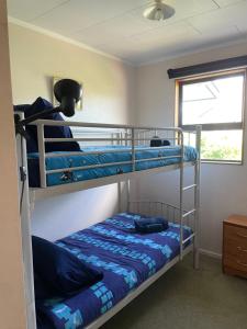 Ένα ή περισσότερα κρεβάτια σε δωμάτιο στο Tranquil Tides +10 φωτογραφίες