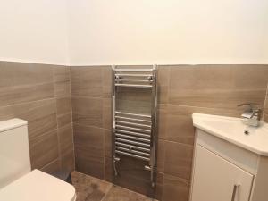 Et badeværelse på The Farm House + 26 billeder