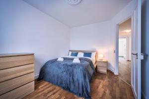 En eller flere senge i et værelse på Bern 5, City Apartment, central, modern, spacious