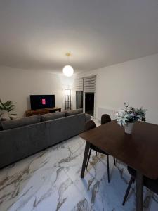 a living room with a couch and a table at Appartement spacieux centre Colmar in Colmar