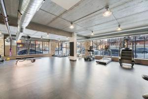 Gimnasio o equipamiento deportivo en Modern 3BR Near McCormick & South Loop