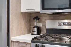 Una cocina o kitchenette en Modern 3BR Near McCormick & South Loop