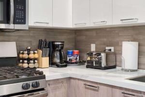 Una cocina o kitchenette en Modern 3BR Near McCormick & South Loop 30 fotos más