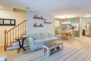 Η κουζίνα ή μικρή κουζίνα στο 5 Mi to Loon Mountain Resort! Family Townhome