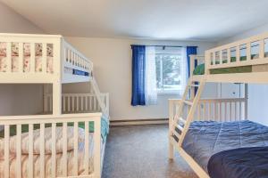 Ένα ή περισσότερα κρεβάτια σε δωμάτιο στο 5 Mi to Loon Mountain Resort! Family Townhome