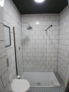 Phòng tắm tại Seafront Balcony Flat