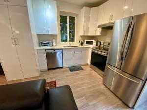 Fotografie z fotogalerie ubytování Ridge Pointe Retreat Your Victoria Hideaway v destinaci Colwood