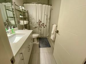 Ένα μπάνιο στο Ridge Pointe Retreat Your Victoria Hideaway +18 φωτογραφίες