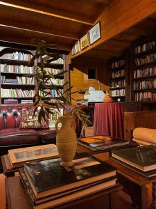 Η βιβλιοθήκη της παραθεριστικής κατοικίας +44 φωτογραφίες