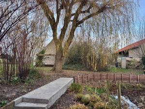 Сад в Idyllic cottage with wellness facilities