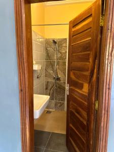 Ένα μπάνιο στο Suite privée-chambre, salon et cuisine complete +42 φωτογραφίες