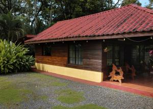 Το κτήριο όπου στεγάζεται  η παραθεριστική κατοικία