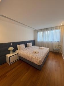 En eller flere senge i et værelse på Luxury River View 3BR with Pool by Airport + 33 billeder