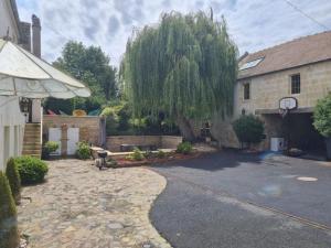 a house with a basketball hoop and a tree at apartment with large garden in Ifs