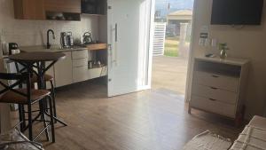 Η κουζίνα ή μικρή κουζίνα στο Los Kinotos Mini Casa Chuy