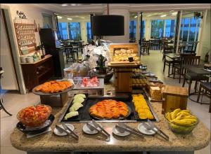 a buffet of food on a table in a restaurant at Apart-hotel coração do jardins com manobrista e limpeza diária in São Paulo