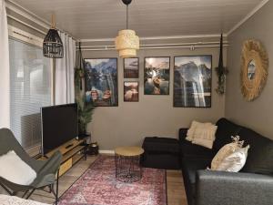 Et opholdsområde på Studio apartment near main roads