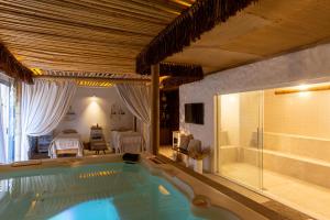 a large swimming pool in a house with at Novotel RJ Praia de Botafogo in Rio de Janeiro