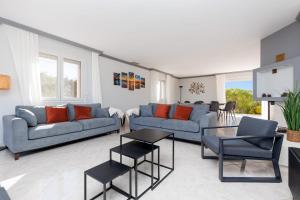 Гостиная зона в Villa La Loreley 12 pers private pool & sea view