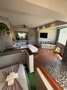 Гостиная зона в Habitacion en Guatape Royal Garden Suite