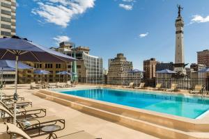 Bazén v ubytování Sheraton Indianapolis City Centre Hotel nebo v jeho okolí