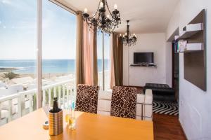 Et tv og/eller underholdning på Alexia Beach