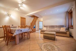 Χώρος καθιστικού στο Chalet Edera Myholidaylivigno