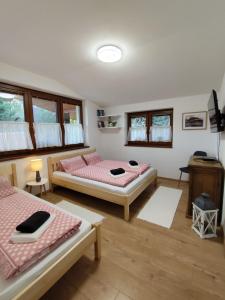 Ένα ή περισσότερα κρεβάτια σε δωμάτιο στο Domček Tatran