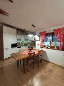 Η κουζίνα ή μικρή κουζίνα στο Domček Tatran +5 φωτογραφίες