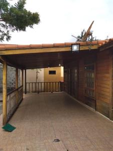 a building with a wooden roof and a patio at Casa familiar para férias in Belas +16 photos