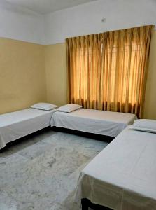 Postel nebo postele na pokoji v ubytování LUXUS INN JA Star