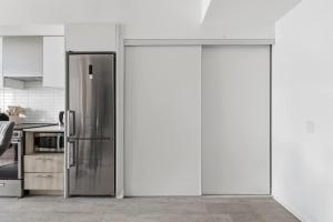 Kuchyň nebo kuchyňský kout v ubytování Modern Downtown Condo Walk to Eaton Centre & TMU