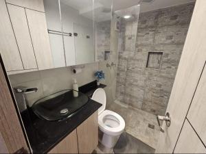 a small bathroom with a sink and a toilet at Apartamento Comfort Plus Norte Bogotá 170 - Sabana & Clínicas CTIC in Bogotá