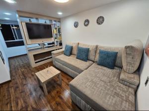a living room with a couch and a flat screen tv at Apartamento Comfort Plus Norte Bogotá 170 - Sabana & Clínicas CTIC in Bogotá +9 photos