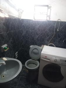 Ένα μπάνιο στο Furnished studio apartment,