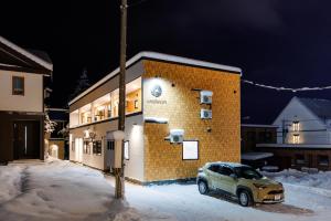 Το κτήριο όπου στεγάζεται  το ξενοδοχείο διαμερισμάτων