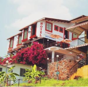 Το κτήριο όπου στεγάζεται  το διαμέρισμα