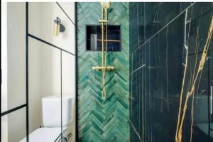 Phòng tắm tại Appartement proche du centre de Cannes avec parking