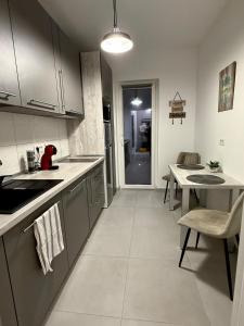 Køkken eller tekøkken på Adora Residence Modern Suite