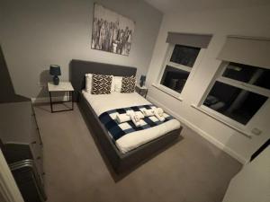 Postel nebo postele na pokoji v ubytování The Linden Leaf Rooms