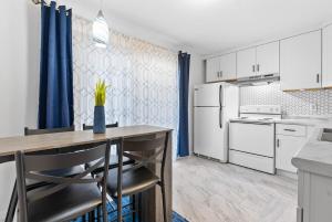 Kuchyň nebo kuchyňský kout v ubytování ModernHome in HeartChesterton near IndianaDunes close to Chicago