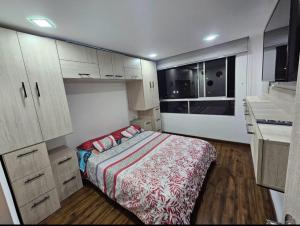 a small bedroom with a bed and a window at Apartamento Comfort Plus Norte Bogotá 170 - Sabana & Clínicas CTIC in Bogotá