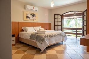 a bedroom with a bed and a large window at Casa de Campo c 4 Suites AC Wi-Fi em Sao Roque in Mairinque +70 photos