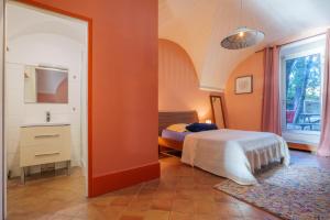 En eller flere senge i et værelse på Gite le Parc + 70 billeder